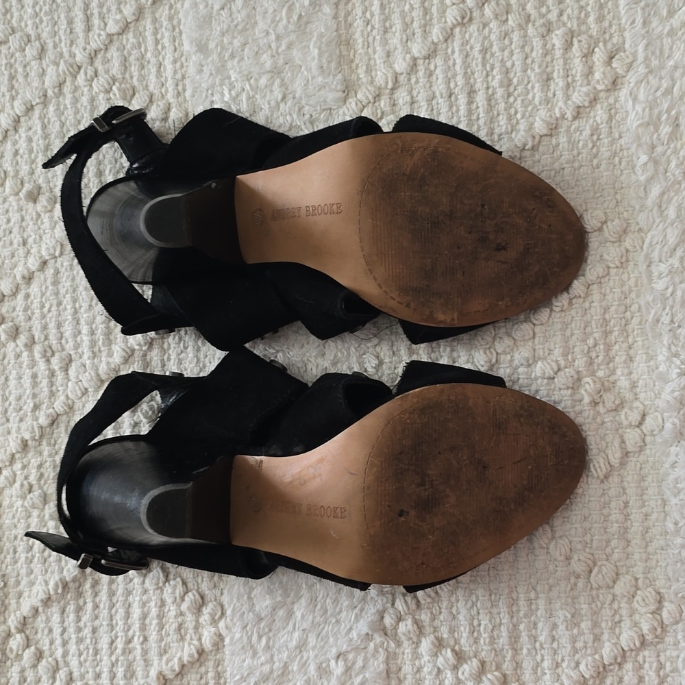 Shoes 🖤😍🔥 - Picture 4 of 5